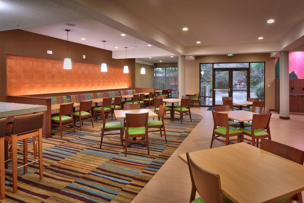 Hotel Fairfield & By Marriott Salt Downtown